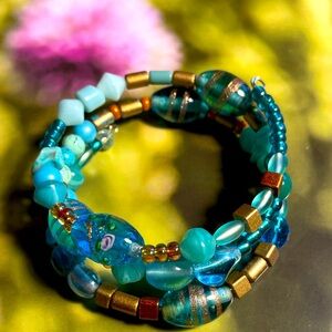 ✔️✔️Turquoise and Gold Beaded Wrap Bracelet